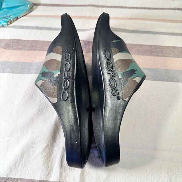 Oofos Slide Sandals - Picture 4 of 11